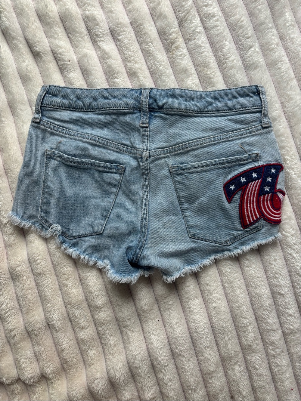 Mossimo Denim High Rise Embroidered Patriotic Jean Shorts Women’s Size 2/26 - Picture 2 of 6